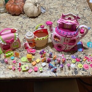 My little pony ponyville huge bundle lot 14 ponies 3 buildings hats shoes + more